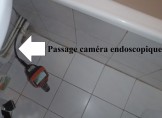 Passage camera pour suivre la canalisation de la baignoire