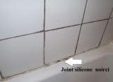 Joint silicone de la baignoire noirci